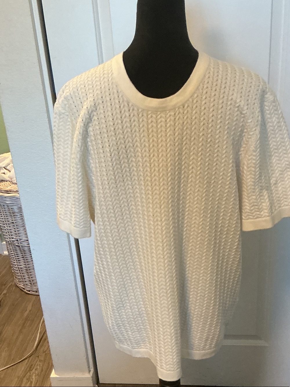 Ambercrombie & FitchMen's Cream Short-Sleeve Knit Tee Sweater. M